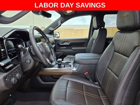 Used 2025 Chevrolet Silverado 1500 High Country w/ Technology Package AWD/4WD image 9