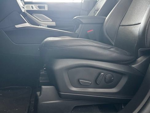 Used 2023 Ford Explorer Limited w/ Limited Technology Package RWD image 9
