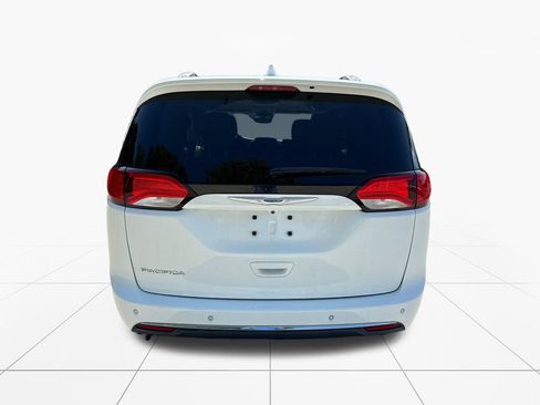 Used 2019 Chrysler Pacifica Touring-L w/ Advanced Safetytec Group FWD image 7