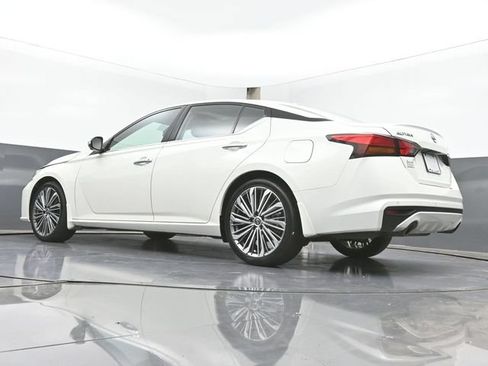 Used 2025 Nissan Altima 2.5 SL FWD image 44