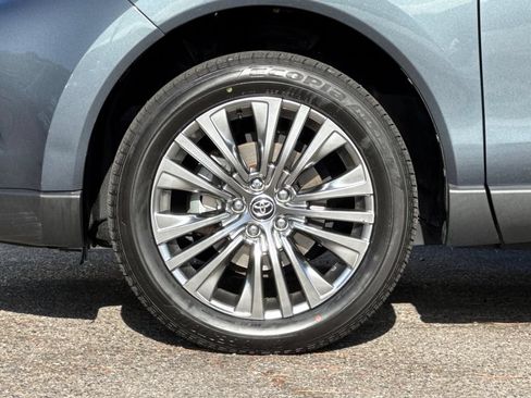 Certified 2021 Toyota Venza XLE w/ Softex Package AWD/4WD image 25