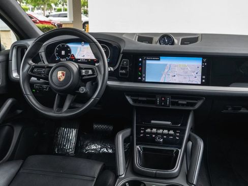 Used 2025 Porsche Cayenne Coupe AWD/4WD image 19