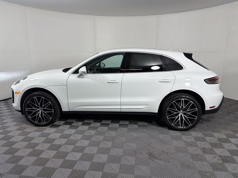 Certified 2024 Porsche Macan AWD/4WD image 2
