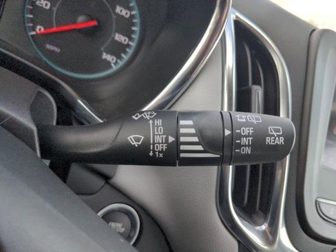 Used 2024 Chevrolet Equinox LS FWD image 17
