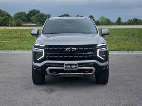 Used 2025 Chevrolet Suburban Z71 AWD/4WD image 2