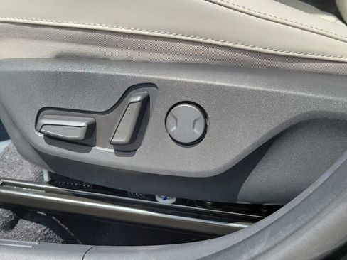 Used 2025 Kia Niro EX FWD image 23