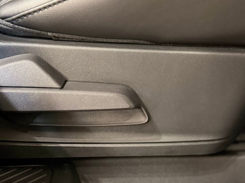 Used 2022 Ford Explorer XLT w/ Equipment Group 202A image 69