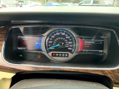 Used 2018 Ford Taurus Limited image 18