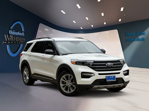 Used 2022 Ford Explorer XLT w/ Equipment Group 202A RWD image 1