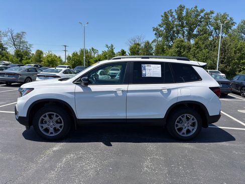 Used 2025 Honda Passport TrailSport image 3
