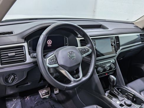 Used 2023 Volkswagen Atlas SEL Premium image 14