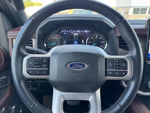 Used 2024 Ford Expedition Limited image 10