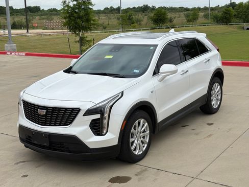 Certified 2023 Cadillac XT4 Luxury w/ Cold Weather Package FWD image 11