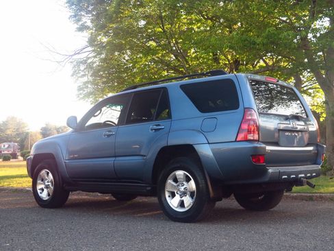 Used 2005 Toyota 4Runner SR5 AWD/4WD image 3