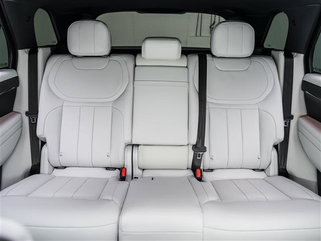 New 2027 Land Rover Range Rover Sport SE AWD/4WD image 17