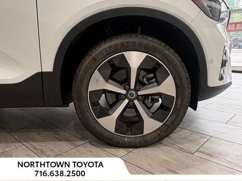 Used 2025 Volvo XC40 B5 Plus w/ Climate Package AWD/4WD image 9