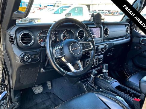 Used 2020 Jeep Gladiator Overland w/ LED Lighting Group image 17