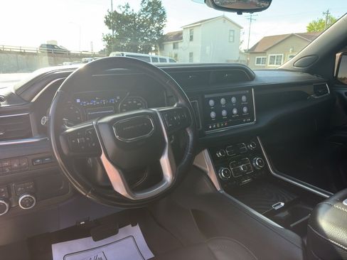 Used 2021 GMC Yukon XL Denali w/ Denali Premium Package AWD/4WD image 8