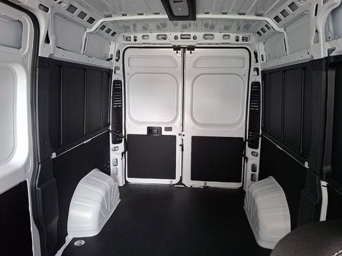 Used 2024 RAM ProMaster 2500 w/ Safety Group FWD image 10