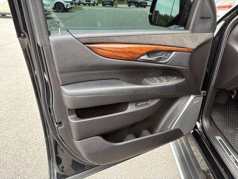 Used 2016 Cadillac Escalade Premium AWD/4WD image 12