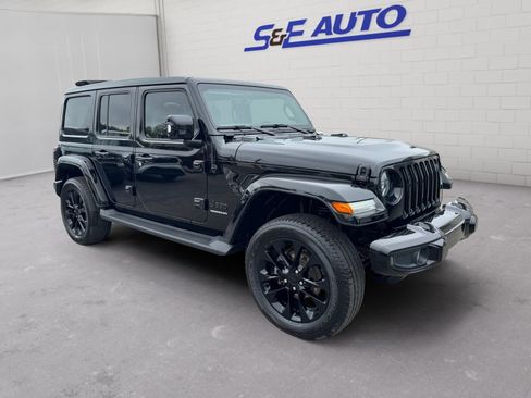 Used 2023 Jeep Wrangler Unlimited Sahara AWD/4WD image 6