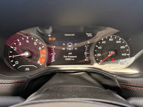 Used 2025 Jeep Compass Trailhawk AWD/4WD image 16