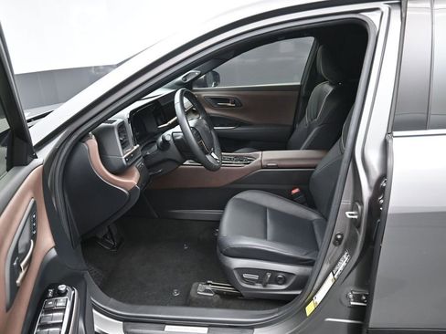 Certified 2024 Toyota Crown AWD/4WD image 9