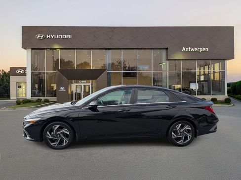 Used 2024 Hyundai Elantra SEL w/ Convenience Package FWD image 6