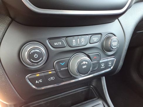 Used 2021 Jeep Cherokee Latitude Lux AWD/4WD image 19