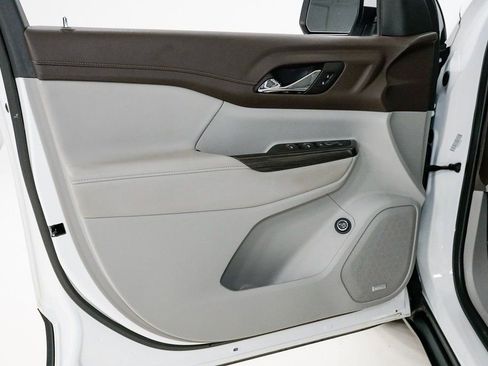 Used 2023 GMC Acadia SLT image 7