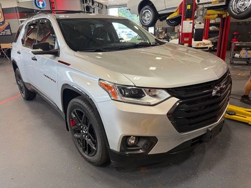 Used 2021 Chevrolet Traverse Premier w/ Redline Edition AWD/4WD image 2
