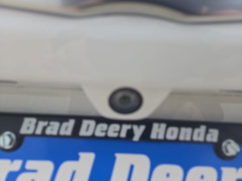 Used 2018 Chrysler Pacifica Touring-L Plus w/ Tire & Wheel Group image 8