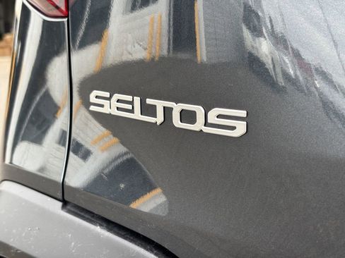 Used 2025 Kia Seltos S FWD image 11