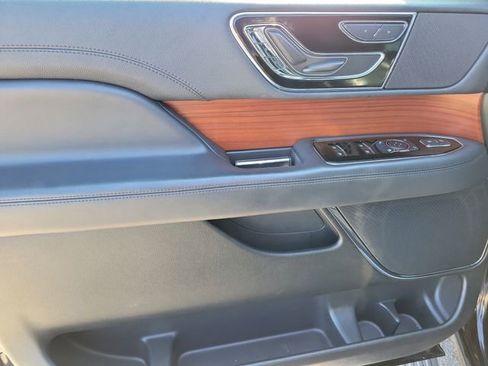 Used 2022 Lincoln Navigator 2WD image 16