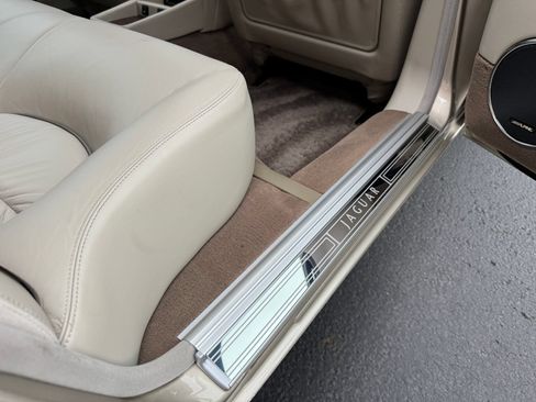 Used 2001 Jaguar XJ Supercharged RWD image 60