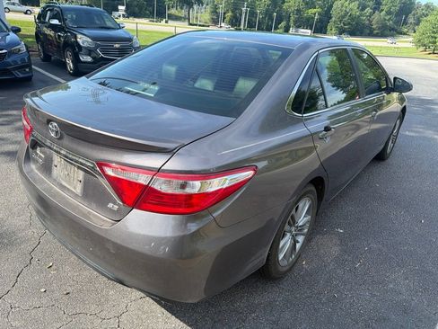 Used 2017 Toyota Camry SE FWD image 5