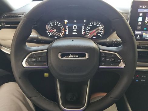 Used 2025 Jeep Compass Limited AWD/4WD image 9