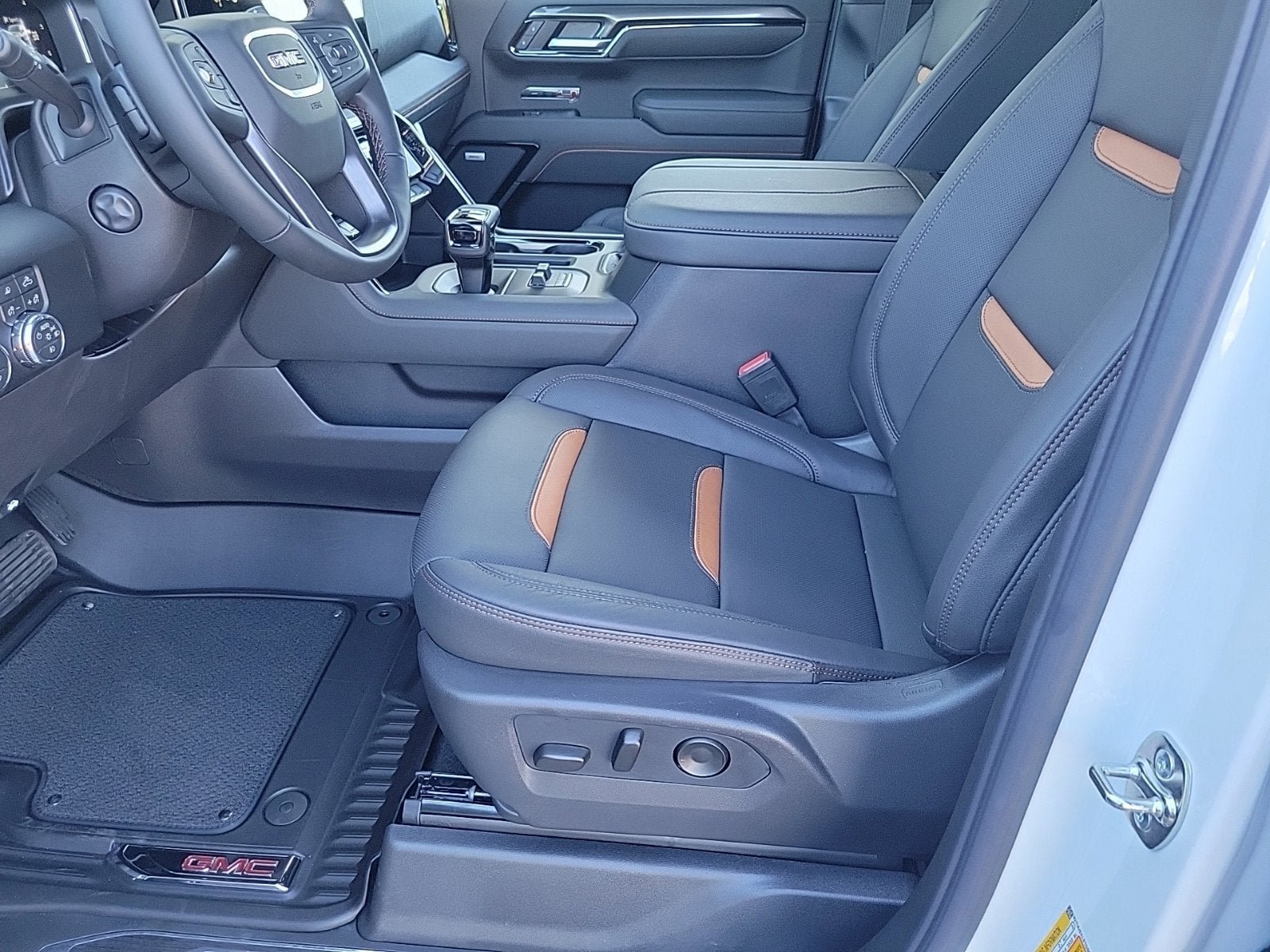 New 2026 GMC Sierra 1500 AT4 w/ AT4 Premium Package AWD/4WD image 11
