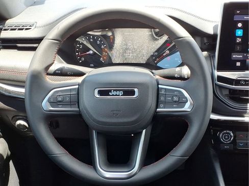 Used 2025 Jeep Compass Trailhawk AWD/4WD image 21