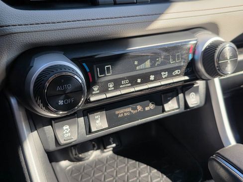 Used 2020 Toyota RAV4 XLE Premium image 37