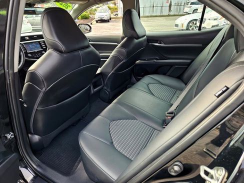 Used 2020 Toyota Camry SE image 8