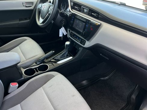 Used 2018 Toyota Corolla LE FWD image 16
