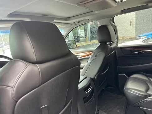 Used 2019 Cadillac Escalade Premium Luxury AWD/4WD image 16