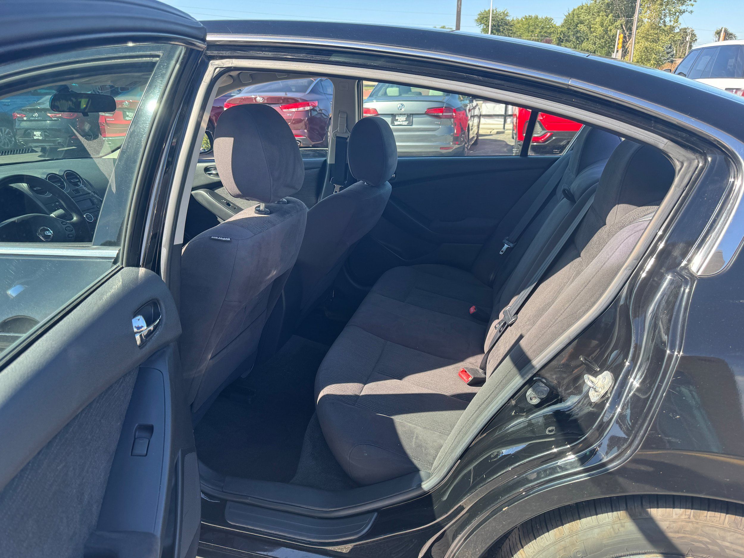 Used 2011 Nissan Altima 2.5 S FWD image 5