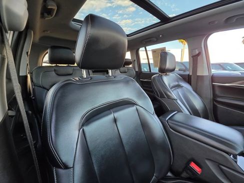 Used 2023 Jeep Grand Cherokee 4WD 4xe image 12