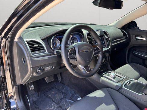 Used 2018 Chrysler 300 Touring w/ Sport Appearance Package RWD image 6