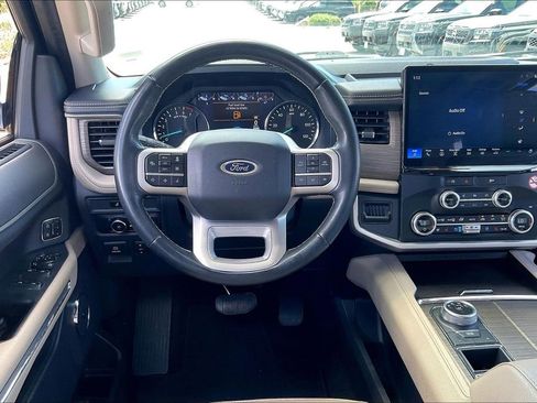 Used 2024 Ford Expedition Limited RWD image 5