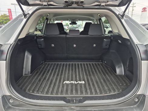Used 2020 Toyota RAV4 LE FWD image 29