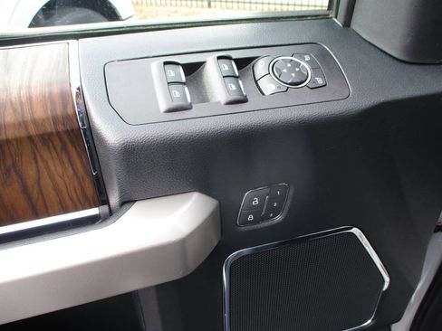 Used 2019 Ford F150 Lariat w/ Equipment Group 502A Luxury image 8