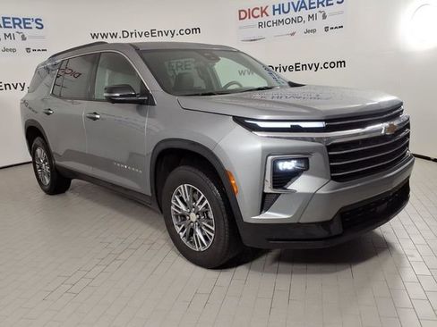 Used 2024 Chevrolet Traverse LT w/ Trailering Package image 3